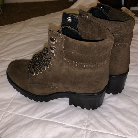 Women’s Boots - Picture 3 of 5